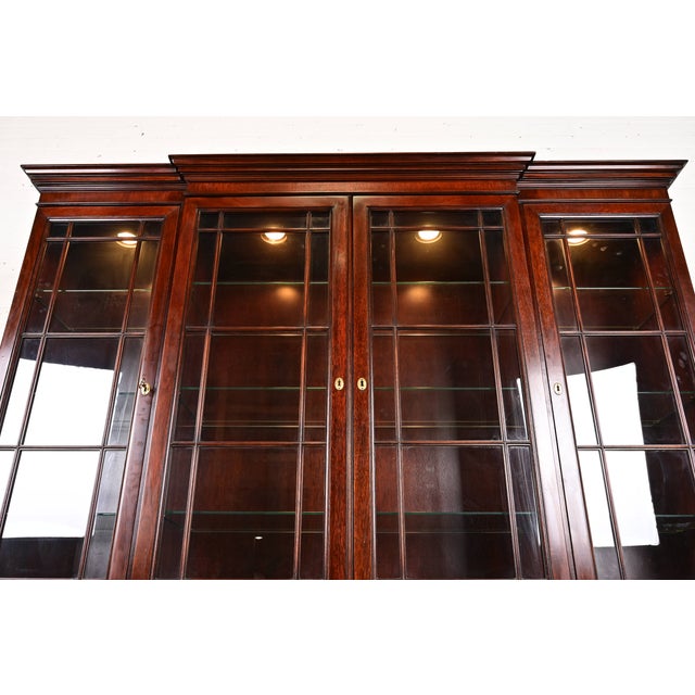 Brown Kindel Furniture Georgian Carved Mahogany Lighted Breakfront Bookcase Cabinet For Sale - Image 8 of 12