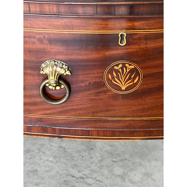 English 18th Century George III Mahogany Demi-Lune Sideboard Circa 1790. For Sale - Image 4 of 14