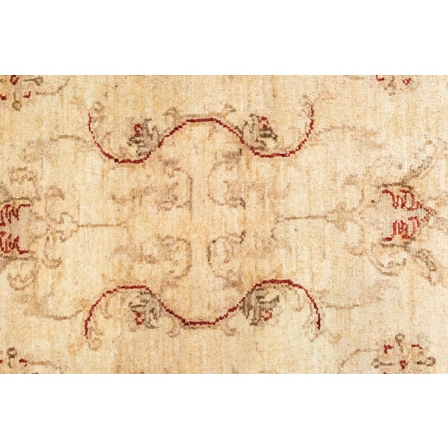 Middle Eastern Rug in Wool For Sale - Image 5 of 10