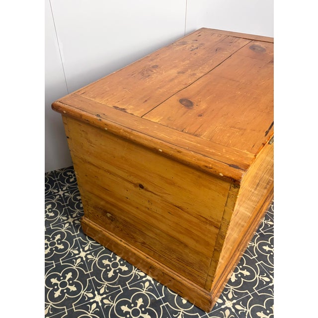 Large Antique 19th Century Large Victorian Pine Trunk Blanket Box For Sale - Image 16 of 17