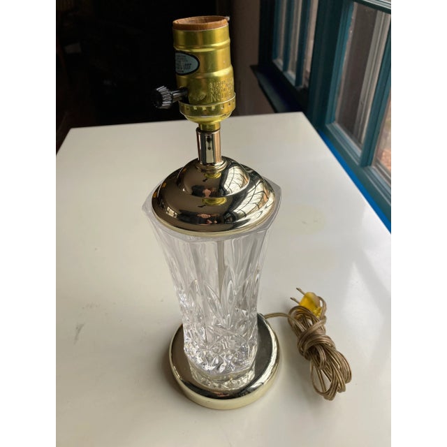 French Provincial Vintage 1970s Clear Cut Crystal Table Lamp For Sale - Image 3 of 5