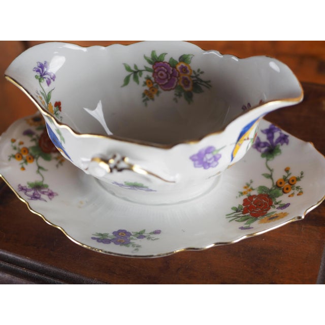White Early 20th French Limoges Sauce Boat With Kingfisher and Flower Decoration For Sale - Image 8 of 13