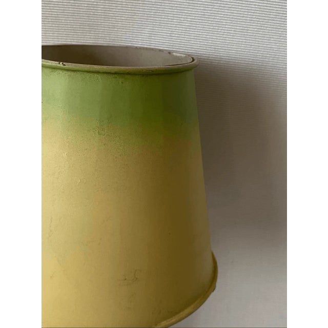 Good condition This one-piece assembly features a classic tapered shade with a beautiful color-fade finish, transitioning...