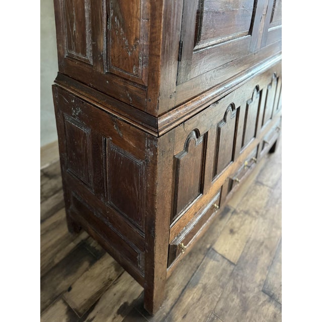 18th Century Georgian Welsh Oak Country Press For Sale - Image 4 of 13