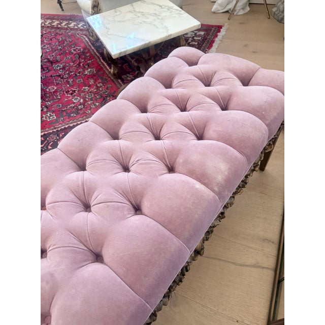Late 19th Century Late 19th Century Hollywood Regency Pink Velvet Tufted Bench With Ornate Carved Frame For Sale - Image 5 of 9