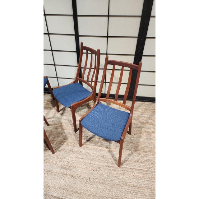 Mid-Century Modern Vintage teak dining chairs, set of 4 For Sale - Image 3 of 5