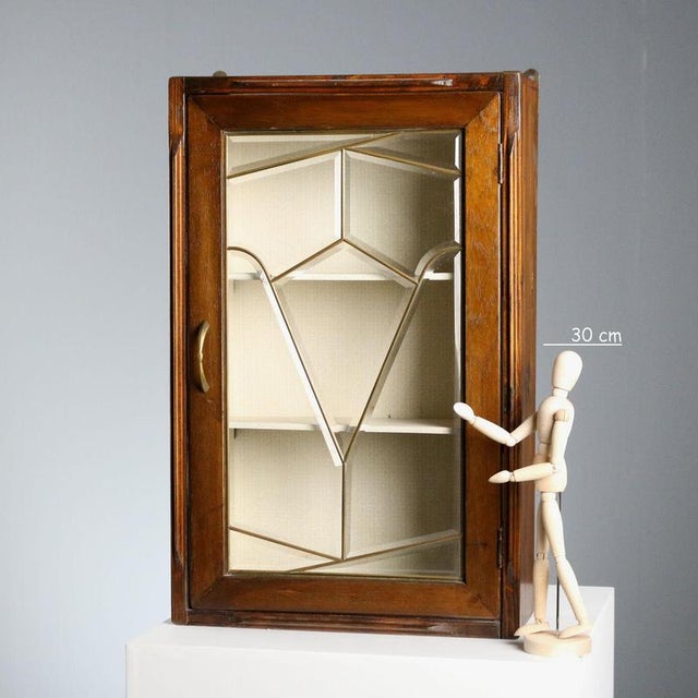 Wall-mounted display cabinet in fir wood, with a beveled glass door featuring an intricate geometric design. Ideal for...