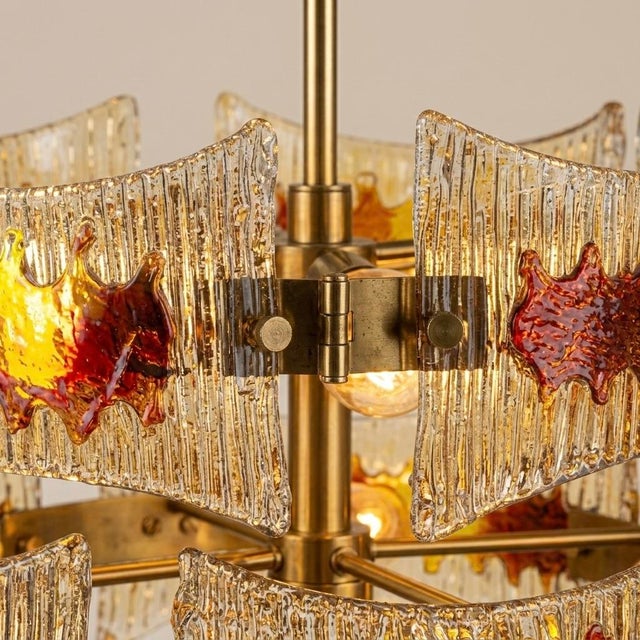 1970s Italian Amber & Ruby Textured Glass Chandelier in Brass, 1970s For Sale - Image 5 of 7