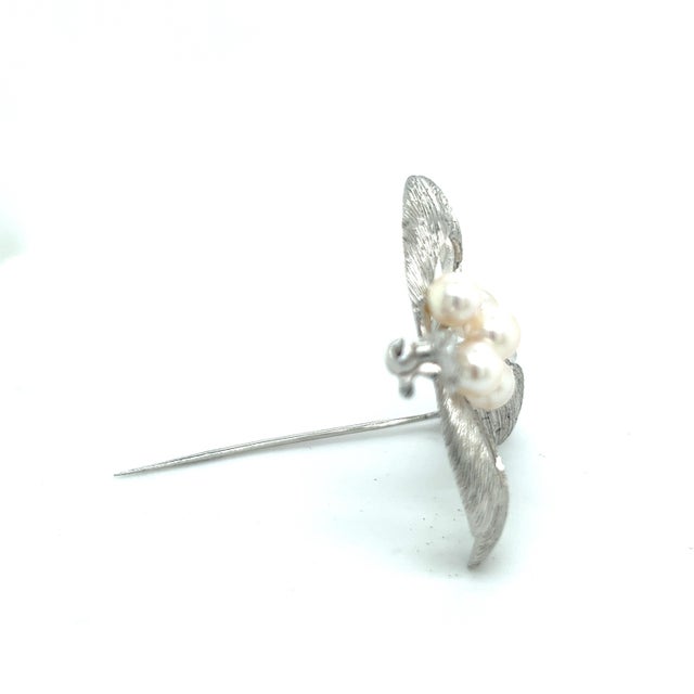 Mikimoto Estate Akoya Pearl Brooch Pin Sterling Silver 5 mm M288 This elegant Authentic Mikimoto Estate Akoya pearl brooch...