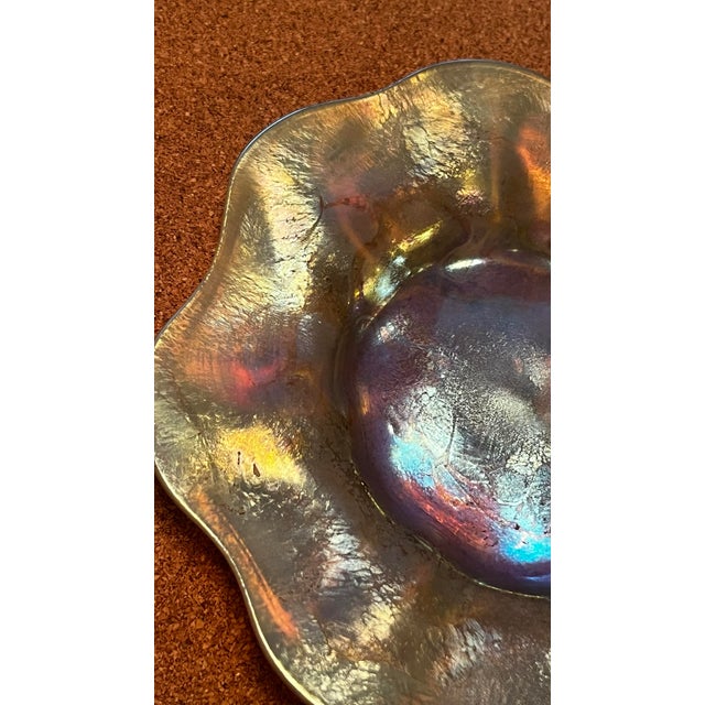 Glass Early 20th Century Louis Comfort Tiffany Gold Iridescent Favrille Ruffled Edge Finger Bowl and Under Plate For Sale - Image 7 of 12