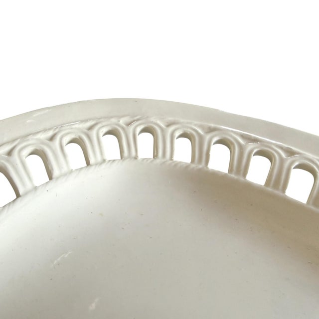 Pair of 19th Century Wedgwood Creamware Platters For Sale - Image 15 of 18