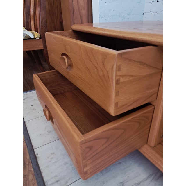 Mid-Century Modern Minerva Coffee Table in Elm by Lucian Ercolani for Ercol, 1990s For Sale - Image 14 of 18