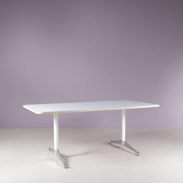 Dating from the 1960s, this elegant rectangular dining table is a beautiful example of the timeless modernist design...