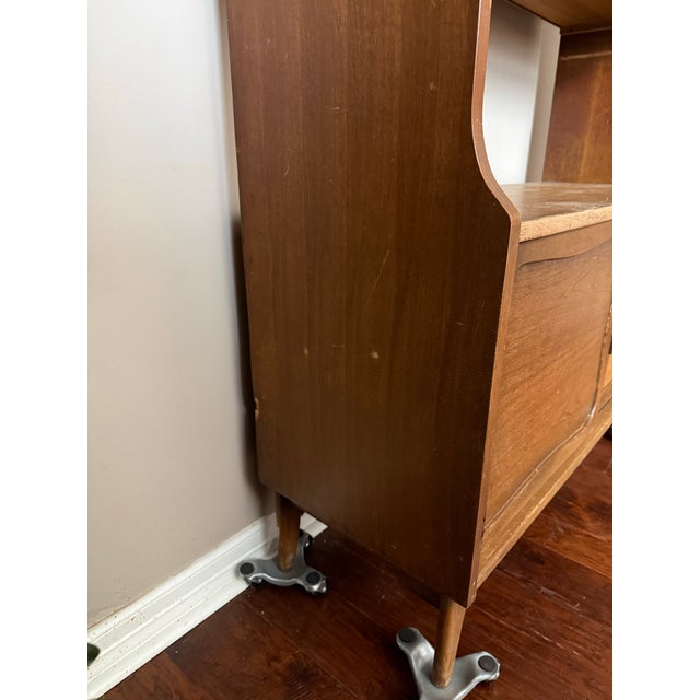 1960s Vintage MCM Walnut China/Display Cabinet For Sale - Image 5 of 11