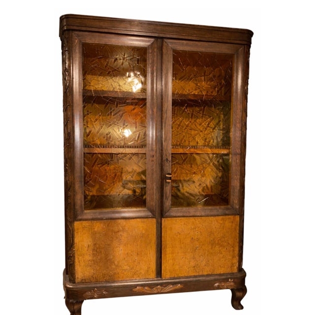Antique Art Deco Walnut Vitrine Cabinet with Glass Doors, Europe, 1920s, in Very Good conditions. Designed 1920 to 1949
