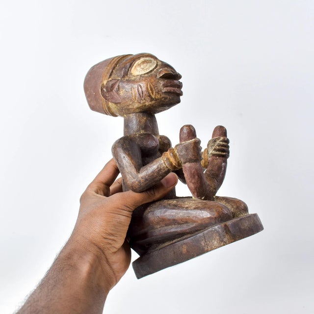 Early 20th Century Yoruba Kneeling Figure Nigeria For Sale - Image 9 of 15