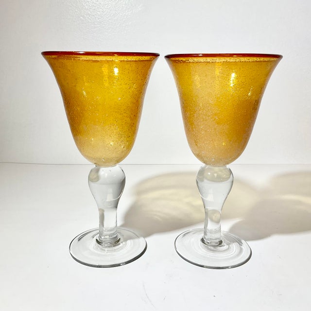 Hollywood Regency 1980s Vintage Arts & Crafts Handblown Controlled Bubble Glass Wine Goblets - Set of 4. For Sale - Image 3 of 8