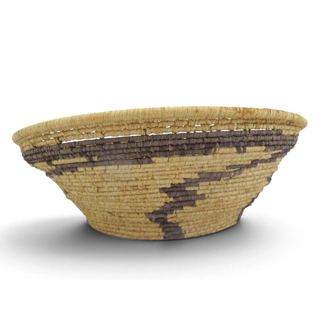 Apache Native American Whirling Bolt Zig Zag Coiled Basket Bowl 8 1/2" For Sale - Image 4 of 9