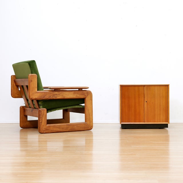 Brown 1960s Mid Century Teak Vinyl Record Storage by Dynatron For Sale - Image 8 of 11