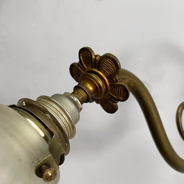 Italian Art Deco Flower-Shaped Wall Lamp in Brass and Glass, 1950s For Sale - Image 10 of 18