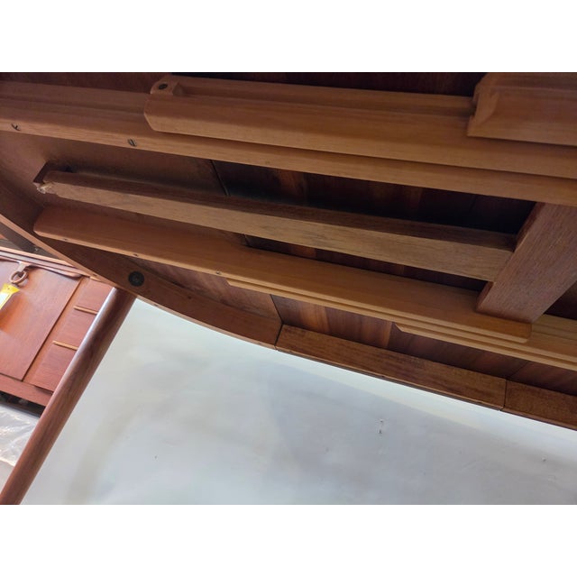 1950s Mid-Century Danish Teak Round Too Oval Dining Table Two Giant Leaves 85 Open Legs Spreader For Sale - Image 5 of 10