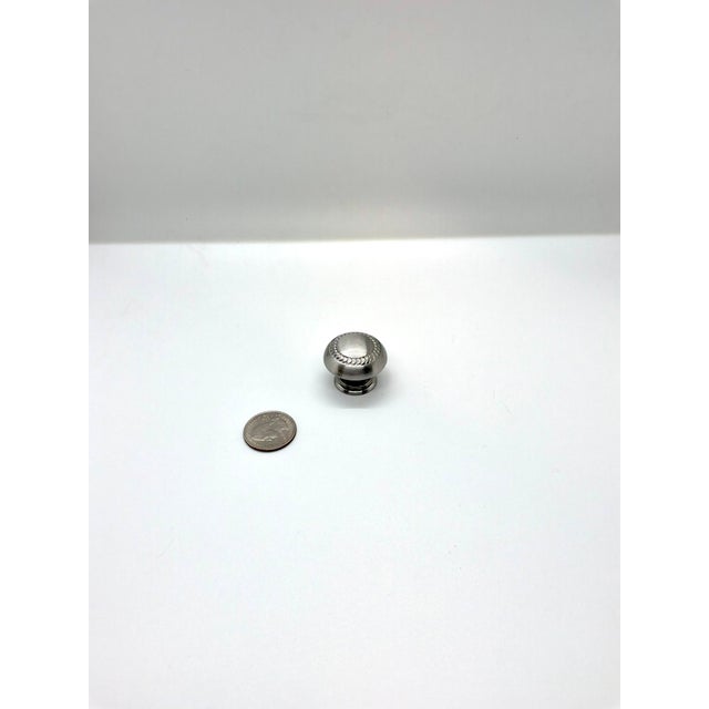 Thomasville Knob Satin Nickel. Classic Design.