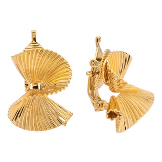 1950s Retro Tiffany & Co. George Schuler 14k Yellow Gold Swirl Clip on Earrings 1950's, A Pair For Sale