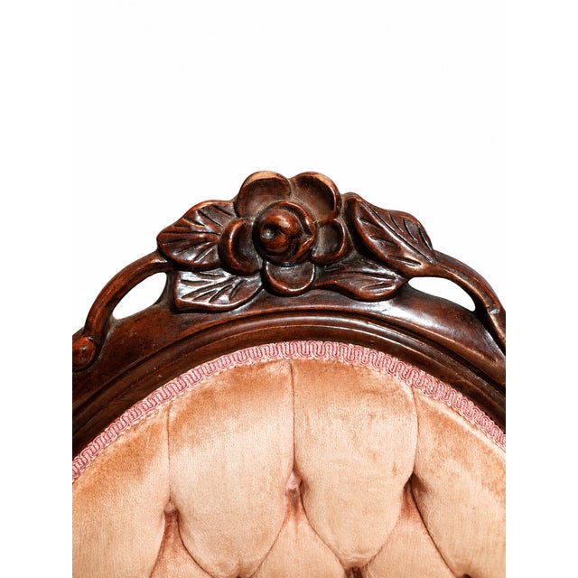 Mid 20th Century Vintage Carved Floral Walnut Side Chair With Tufted Velvet Upholstery For Sale - Image 5 of 6