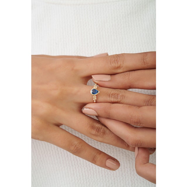 Contemporary Pear Cut Blue Sapphire and Diamond Cluster Vintage Ring in 14k Gold Size 6.5 For Sale - Image 3 of 17