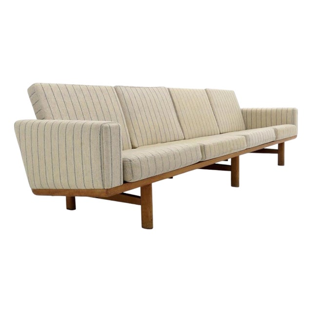 Hans J. Wegner Sofa Model Ge-236/4, 1950 For Sale