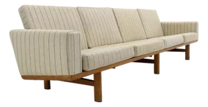 Hans J. Wegner Sofa Model Ge-236/4, 1950