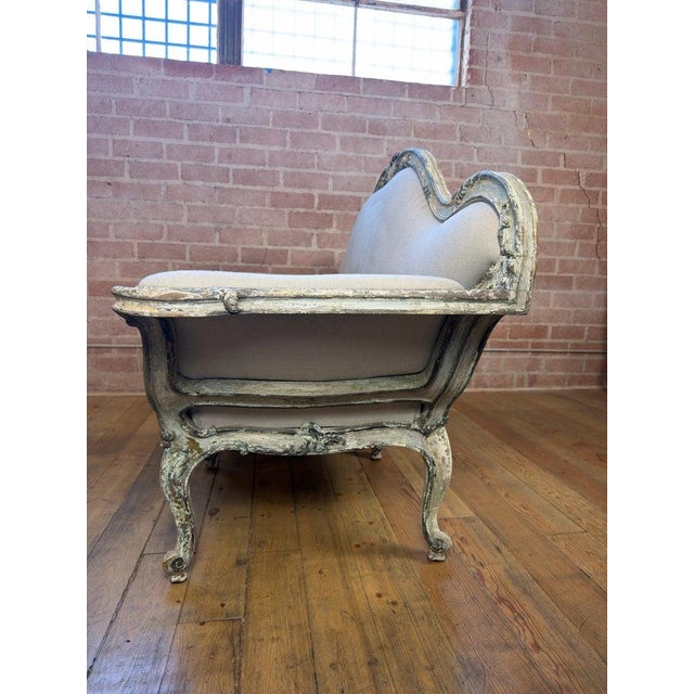 French Louis XV Corbeille Settee With Original Distressed Patina and Shell Crest For Sale - Image 16 of 18