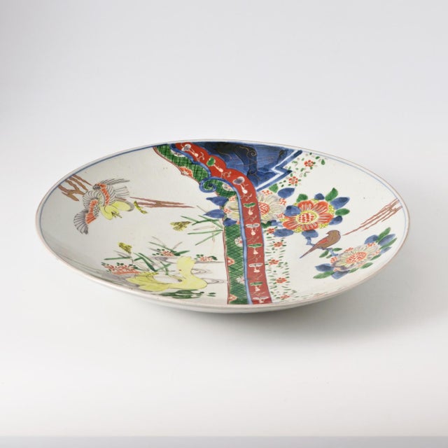 Large Japanese Imari Porcelain Dish, 1890s, in Good conditions. Designed before 1890