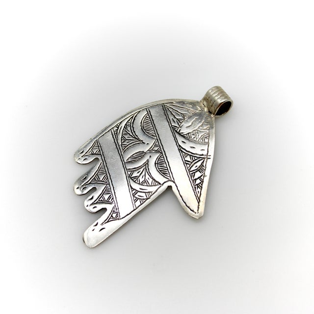 Modern Vintage Berber Hand of Fatima/ Hamsa Sterling Silver Pendant With Geometric Motif For Sale - Image 3 of 9