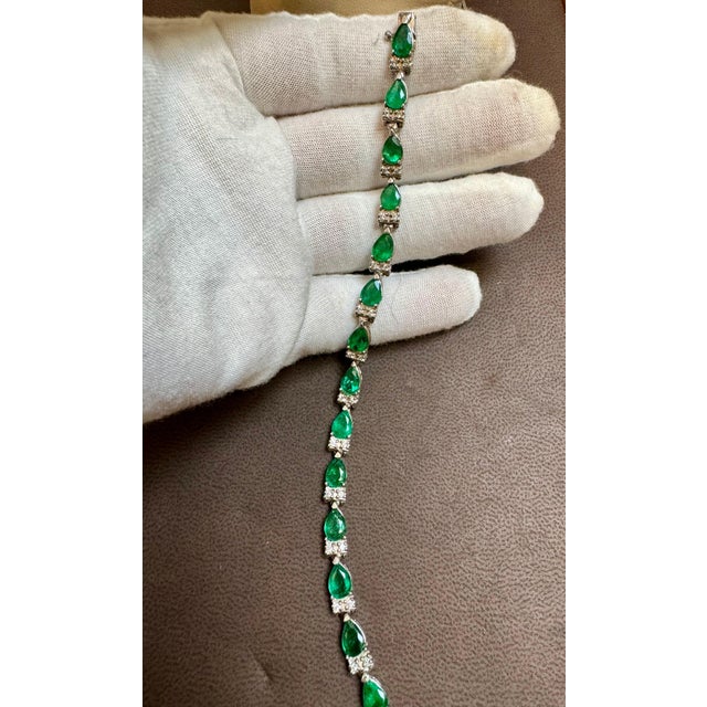 9 Ct Natural Brazil Emerald & Diamond Tennis Bracelet 14 Karat Yellow Gold 7 " For Sale - Image 4 of 18