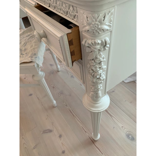 1910s Sligh French Style Vanity 2 Piece Set in White Paint For Sale In Seattle - Image 6 of 12