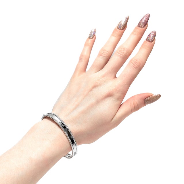 Mid-Century Modern Van Cleef & Arpels Vca 18k White Gold Perlée Signature Bracelet, Medium Model For Sale - Image 3 of 15