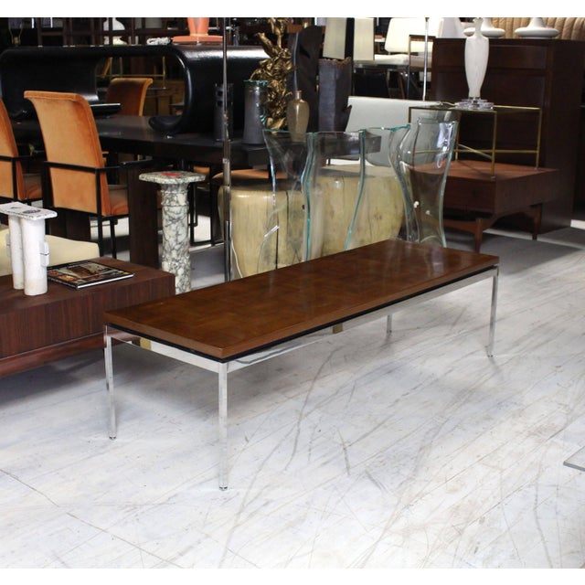 Very nice Mid-Century Modern coffee table.
