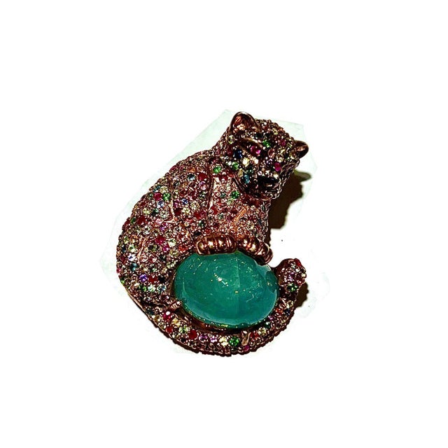 Gemstone Bochic "Orient" Multi Sapphire & Green Calcite Brooch or Pendent Set In 18K Gold For Sale - Image 7 of 18