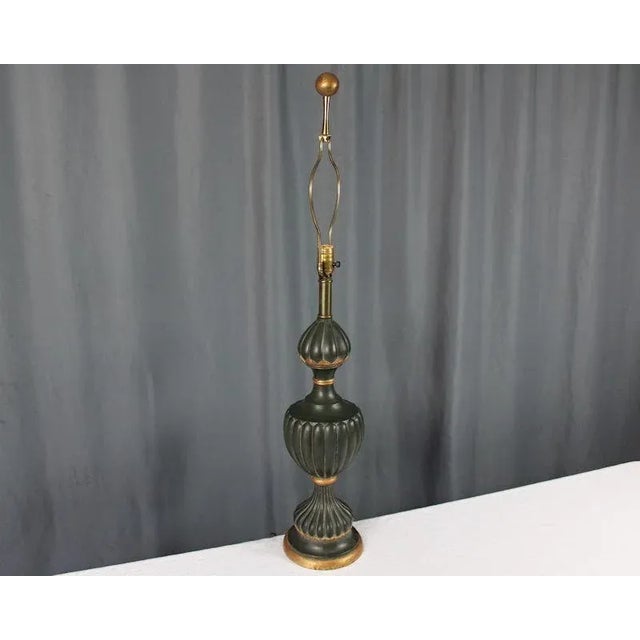 Hollywood Regency 1960's Italian Gesso Painted Ribbed Urn Table Lamp For Sale - Image 3 of 13