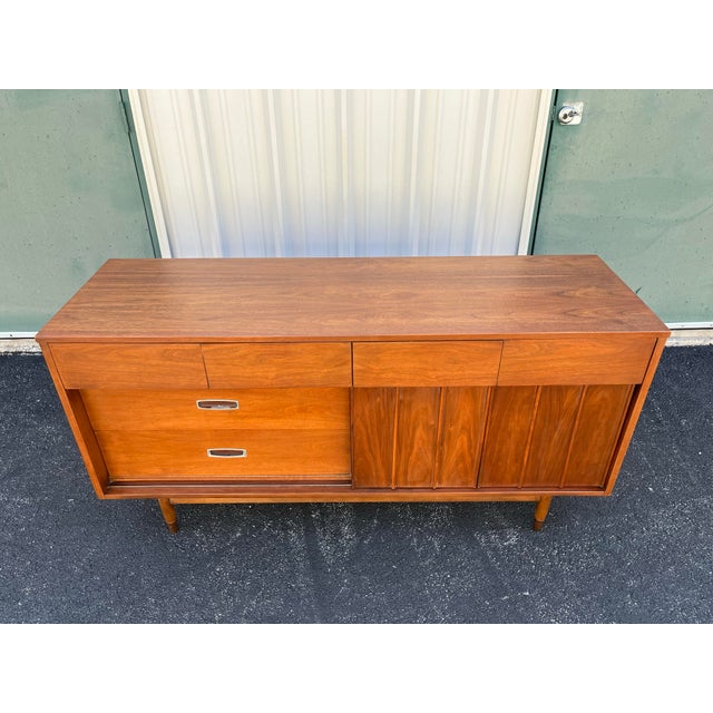 A stunning piece of mid-century modern furniture by Hooker in their Mainline furniture collection. Sought after by...