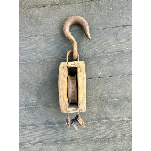 Farmhouse Late 19th Century Pulley With Hook, by Boston & Lockport Block Co. For Sale - Image 3 of 4