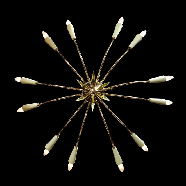 Stilnovo Mid-Century Polished Brass & Green Enamel 12 Light Chandelier by Stilnovo For Sale - Image 4 of 18