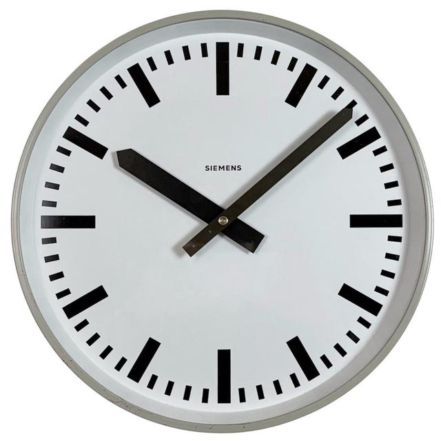 Vintage Industrial Factory Wall Clock from Siemens, 1970s For Sale - Image 18 of 18