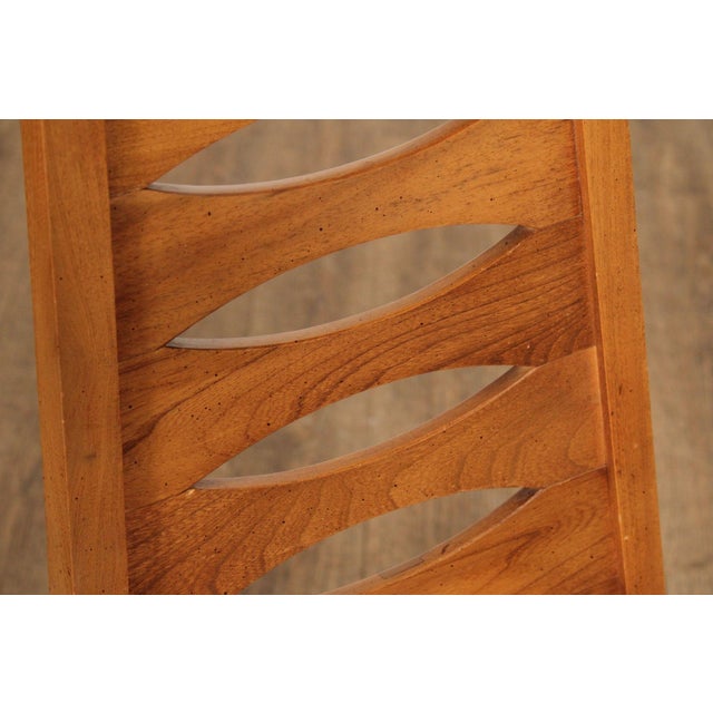 Mid 20th Century Young Manufacturing Mid Century Modern Walnut Dining Side Chair For Sale - Image 5 of 12