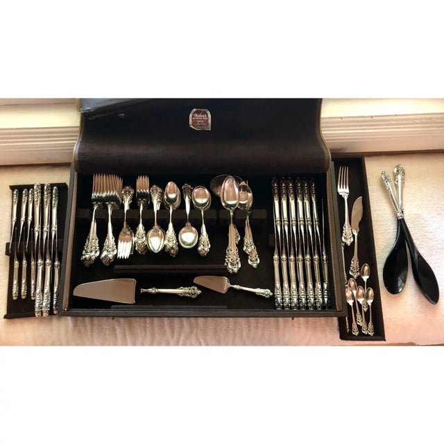Complete 5-piece dinner place settings for 16 with many extra pieces. 124 piece set includes: 17 dinner forks 17 dinner...