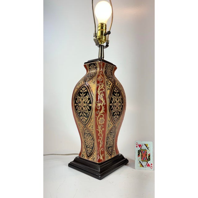 Red Italian Rococo Style Glazed Enamel Porcelain Gilded Vase Lamp the Bombay Co. For Sale - Image 8 of 12