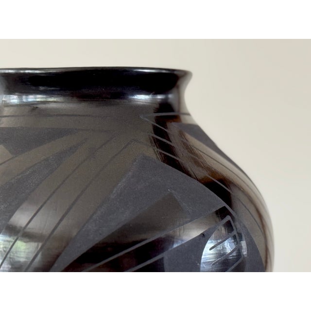 20th Century Mata Ortiz Black Earthenware Pot by Tomasa Mora For Sale In Palm Springs - Image 6 of 11