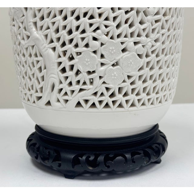 Vintage Blanc De Chine Reticulated Table Lamp W/ Black Shade For Sale In Kansas City - Image 6 of 7