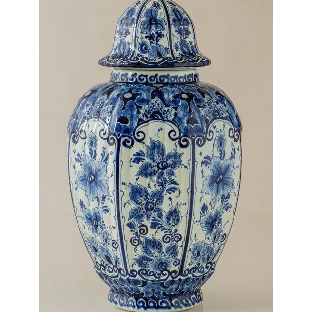 White Dutch Delft Blue & White Ceramic Table Lamp with New Pleated Ikat Shade For Sale - Image 8 of 13